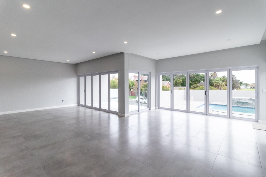 4 Bedroom Property for Sale in Flamingo Vlei Western Cape